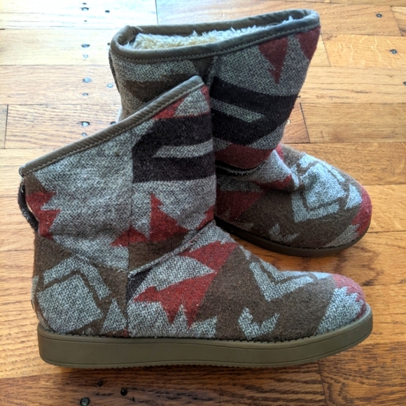 Indigo Rd. Patterned Faux Fur Lined Boots - Picture 1 of 7